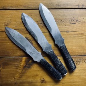 Lot de trois couteaux Sphinx de Pierre Cazoulat