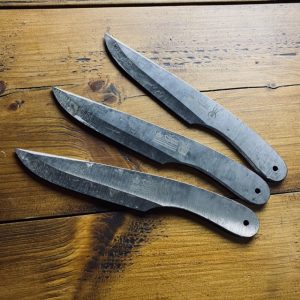 Lot de trois couteaux Kizlyar Osetr